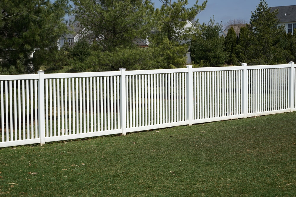How do you pick a vinyl fence color-bigeasyfences.com