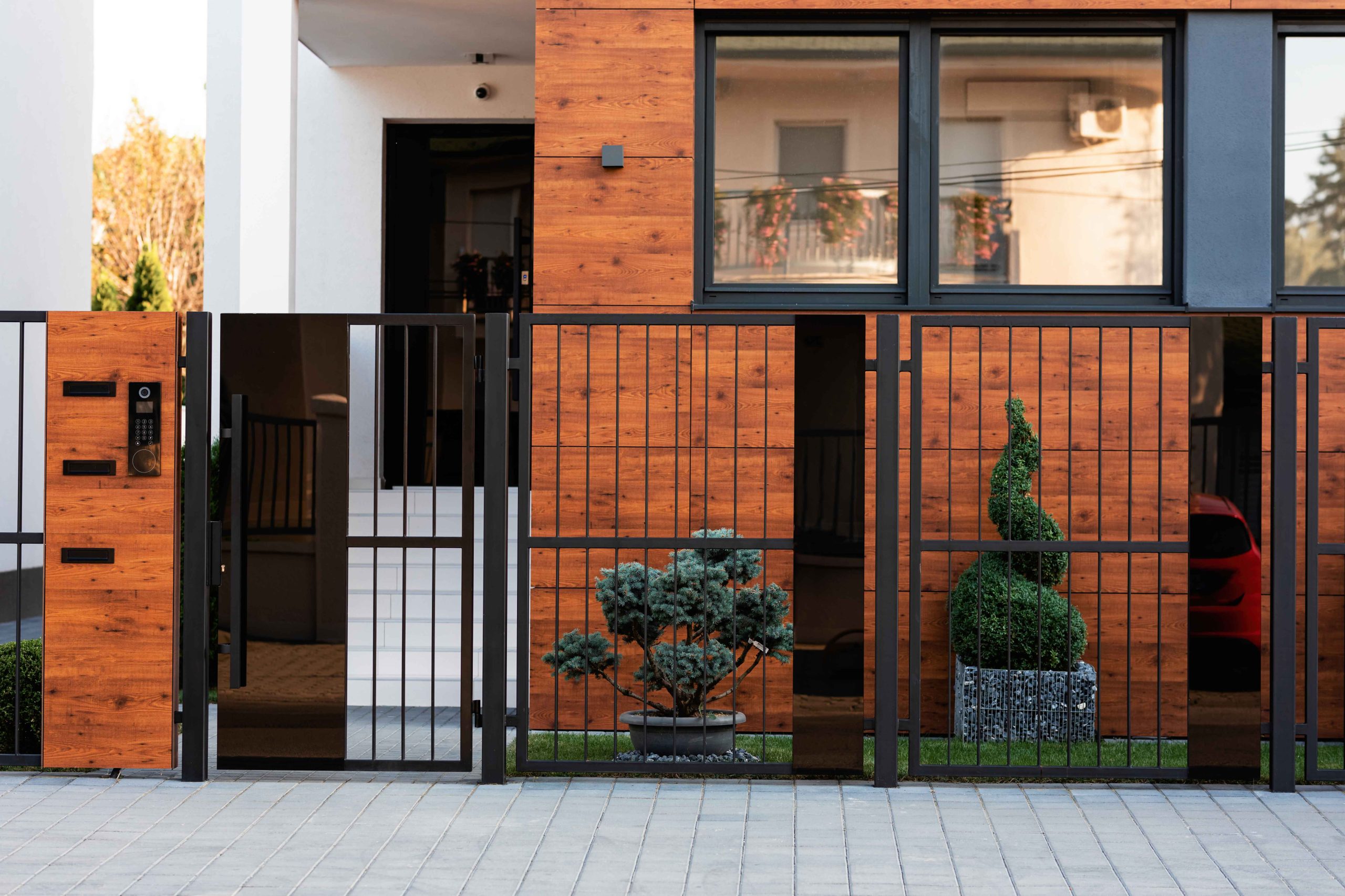 fence with gate- Golden Gate Fences